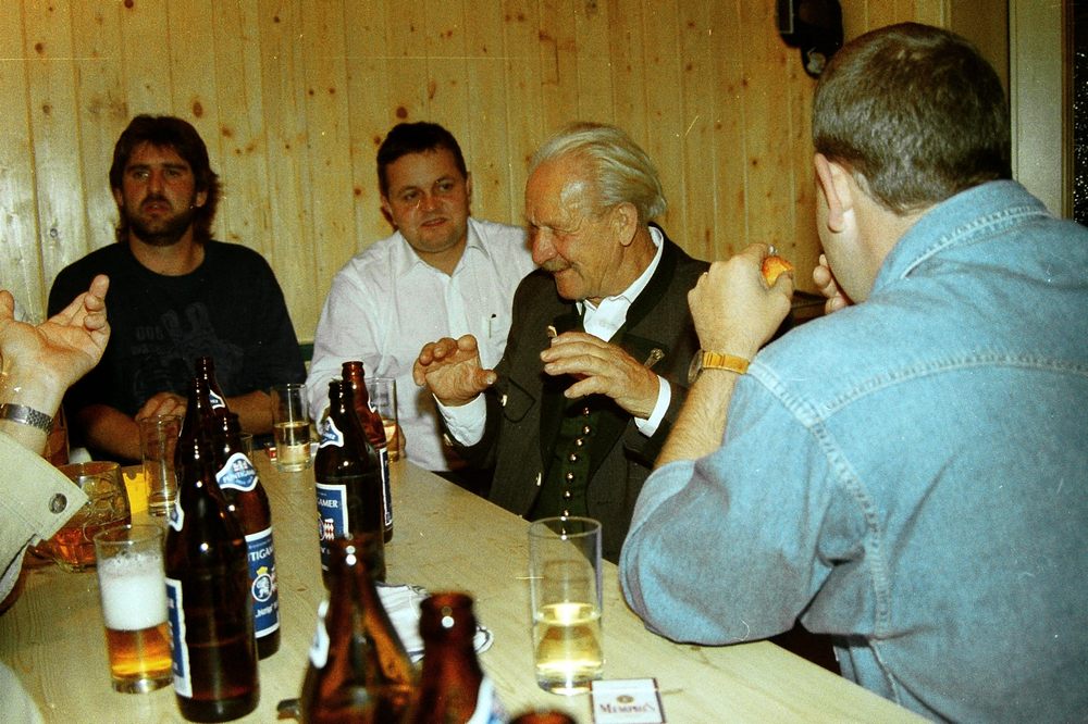 sais1994_00_692.jpg