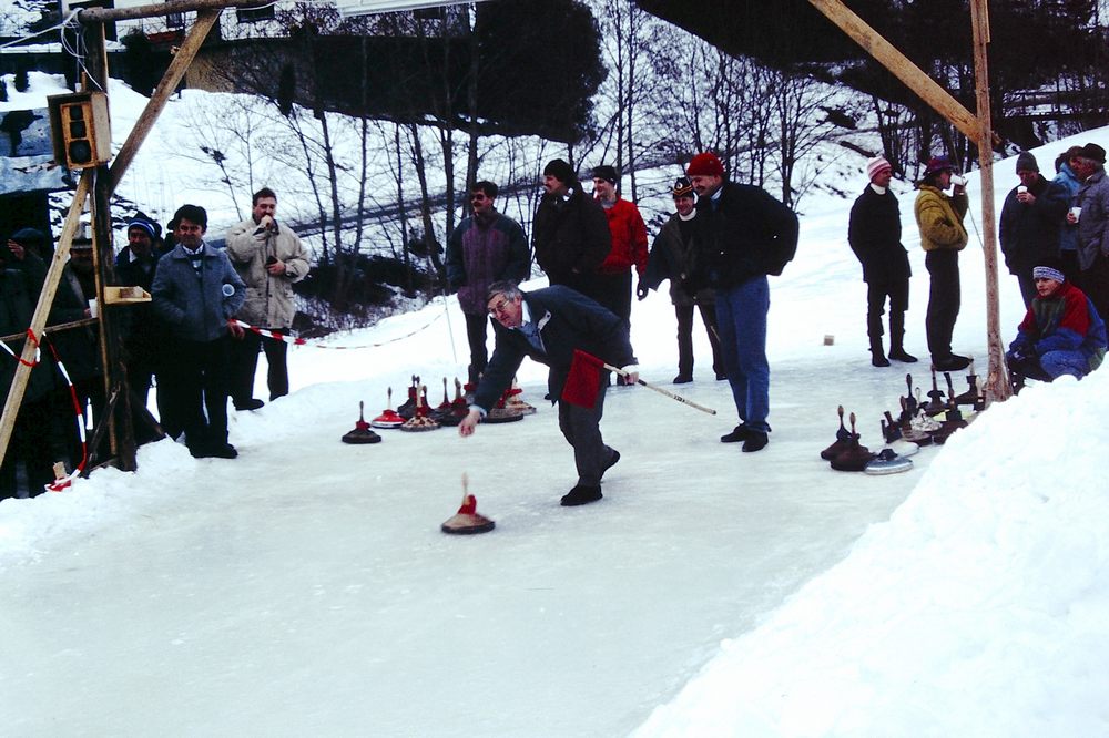 sais1994_00_744.jpg