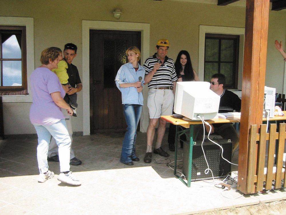sais2001_02_102.jpg